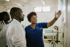 Alfunsi and Winnie discussing a patient's x-ray