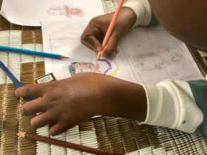Crafts for Cure use art as therapy for children