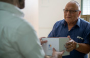 Haverim: Distributing free medication in Israel