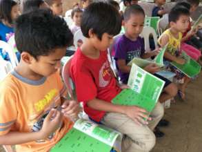 Reading classes for refugee children w AAI books