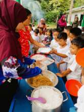 School children appreciate their Moms' love