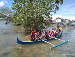 Sea Gypsies students arrive to school