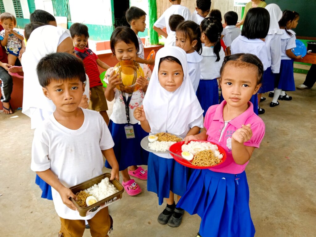 Students from all backgrounds share a meal