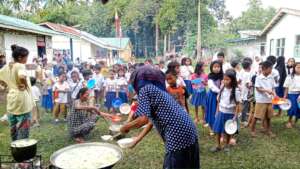 Everyone gathers at lunchtime