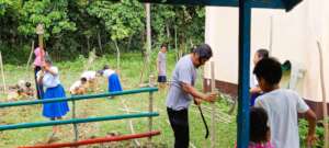 Teachers, parents and teachers build school garden