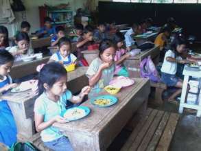 lunchtime at Langpas Elementary, Indanan