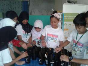 mini nurses build mosquito traps in Sulu