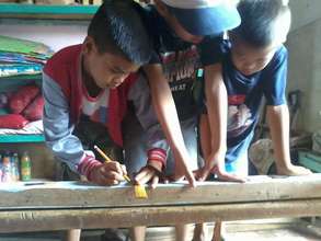 6th grade carpenters build library bookshelves