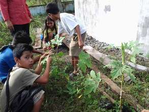 Gardeners at Kasambuhan ES, Sulu