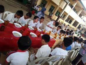 Grace before school lunch  at Godinez ES, Sulu