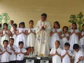 Local Priests leads prayers in Visayan 3rd Grade