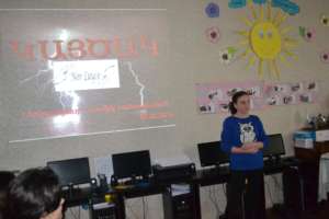 Mentee presenting a PPT on lightening