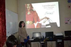 Mentee presenting her PPT on Fashion