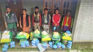 Flood victims receving food packages