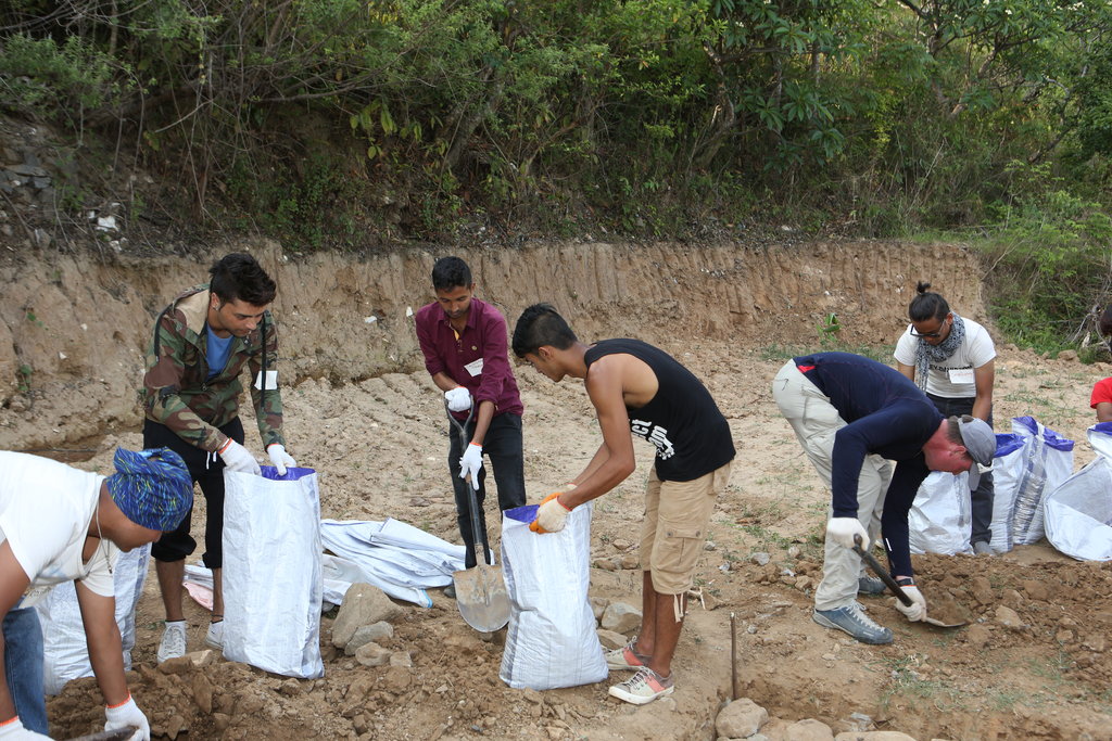 Earthbag housing traning at Her Farm