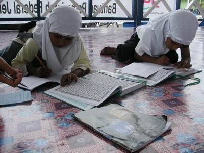 Education for 100 Banda Aceh orphans