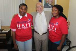 Minister of MHAV congratulates Vision for Haiti