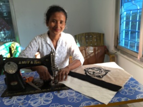 Sarita works on a new bag in Bardiya, 2019