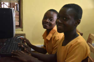 Students using lab at Aboantem