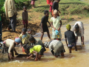 Fetching sand for the borehole filter pack
