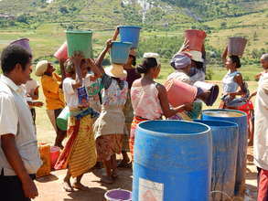 Community fetching water needed during drilling