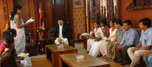 Former servants meet with the Prime Minister