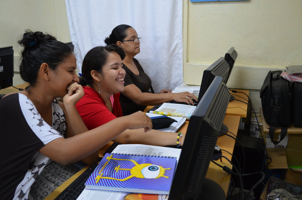 Equip 200 women in Managua with life & job skills