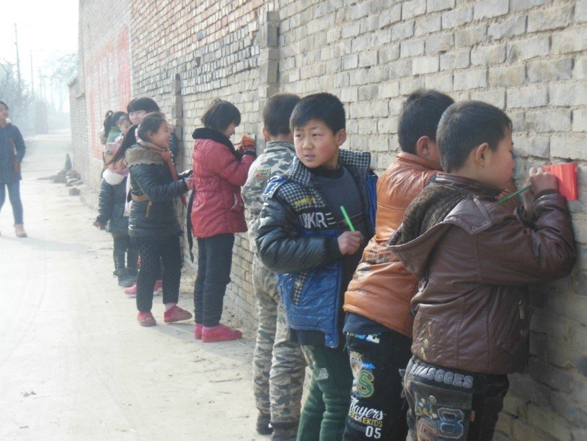 Students write down their observations.