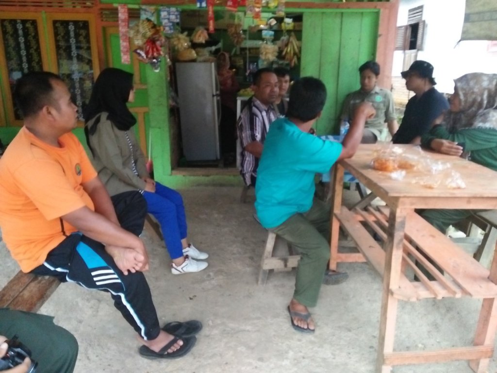 SRI wildlife team talking with local communities