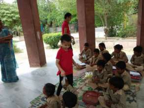 Distributing fruits