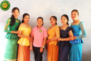 Group photo of graduated students with her teacher