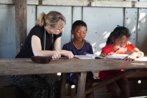 Volunteer Liz teaching in the classroom