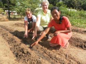 Rhi in the garden with two Food&Farming volunteers