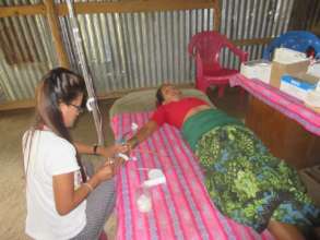 RMF clinician Laxmi inserting an IV