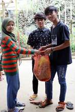 Andre receiving produce at The Learning Farm