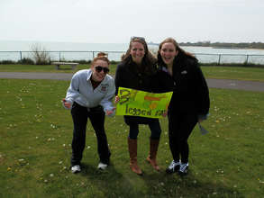 GlobeMed Members Setting Up for the Fun Run!