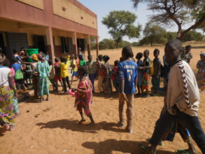 Students outside of the classroom, Djomga