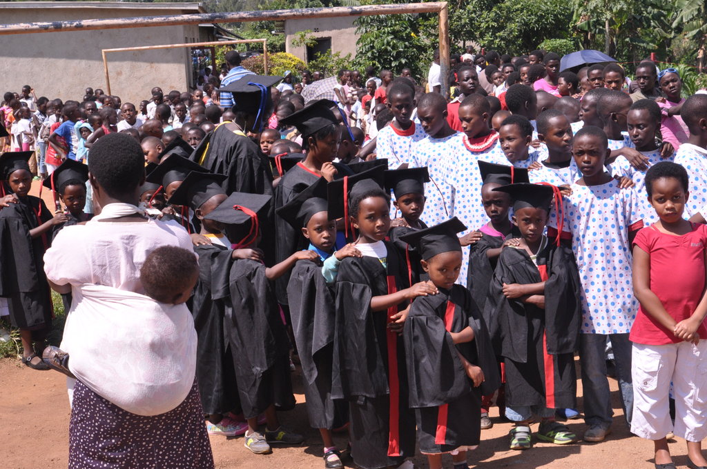 Help 200 vulnerable Rwandan kids through education