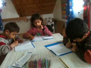 Gabriela and the others doing writing activity