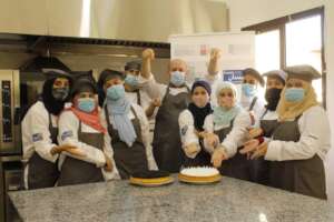 VT students posing with cakes