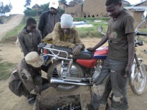 A CRC staff member leads a mechanics course