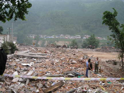 Both the middle school and the primary school in Hongbai Town