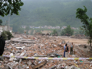 Both the middle school and the primary school in Hongbai Town
