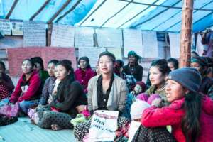 Women gather in our FFS in Damgade.