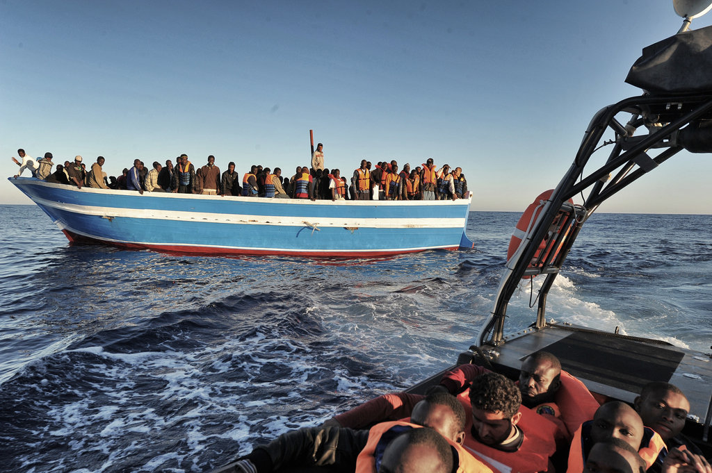 Save mothers and children in the Mediterranean Sea