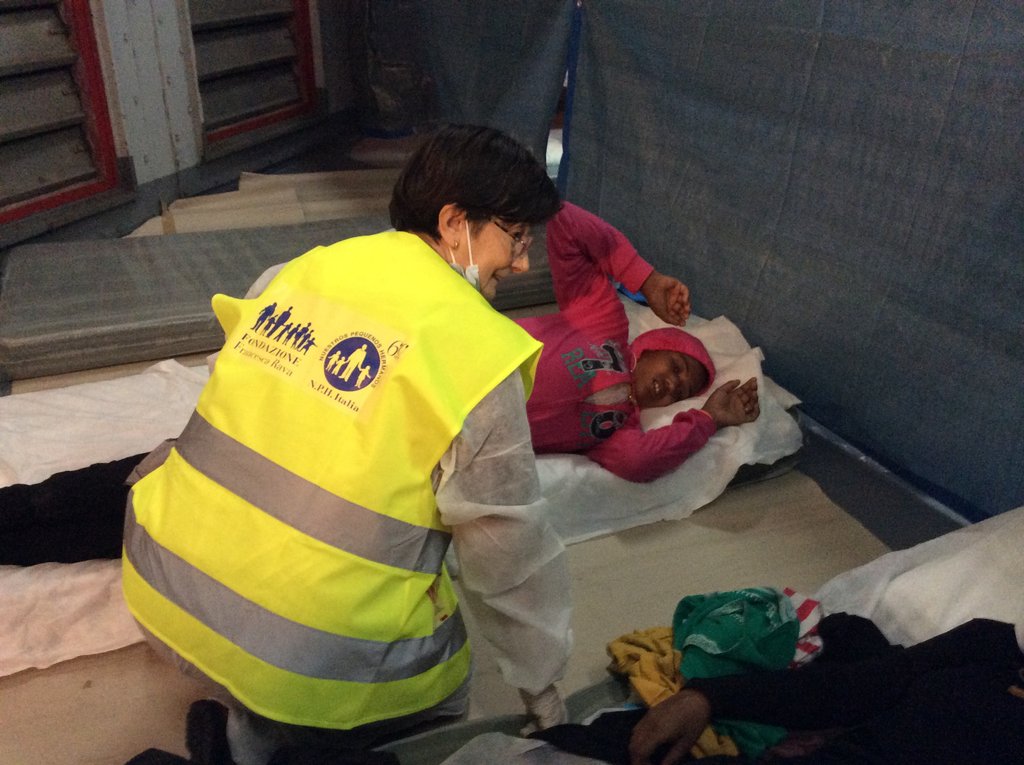 Save mothers and children in the Mediterranean Sea