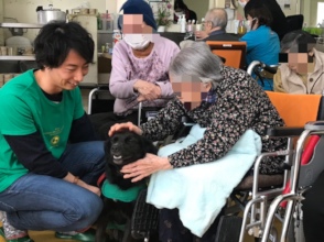 Animal Assisted Therapy at nursing home