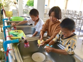 The kids clean up after a healthy meal!