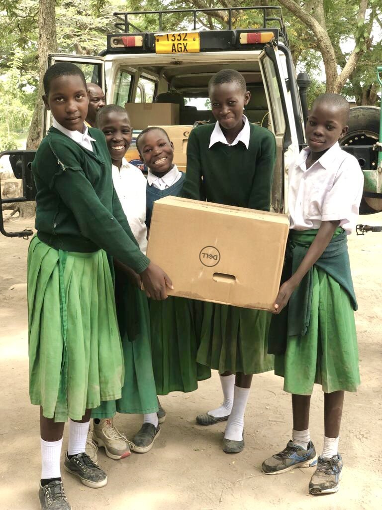 Shilanona students lending a hand with new printer