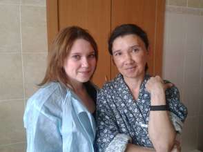 A girl with her mom